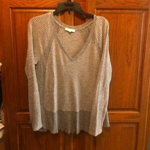 Eri + Ali  Women's long sleeved light gray sweater Size M